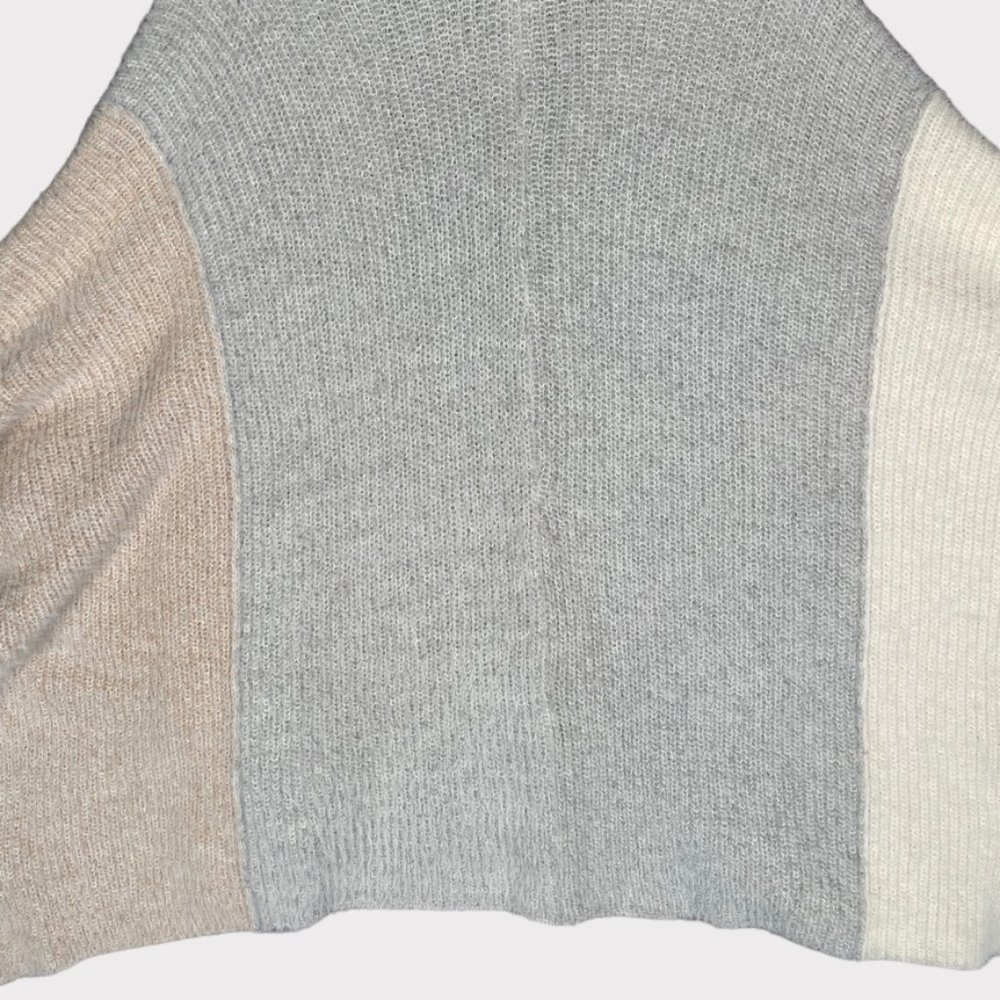 Anthropologie Gray and Cream Poncho - Picture 11 of 13